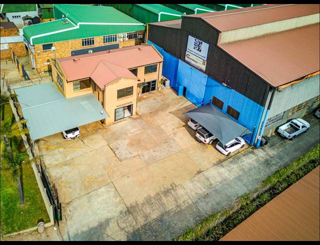 3,400M² BUILDING FOR SALE IN VULCANIA